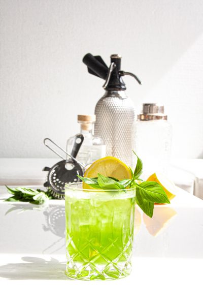grüner cocktail für das cocktailcatering von die mischbar
