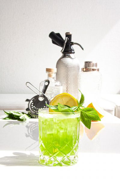 grüner cocktail für das cocktailcatering von die mischbar